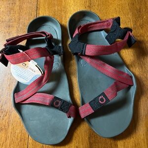 Xero men’s sandals size 9
